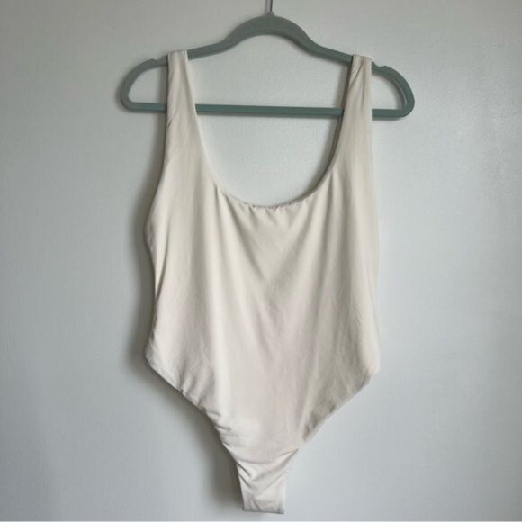 WEWOREWHAT Scoop One-piece In Off White - XL - Picture 2 of 6